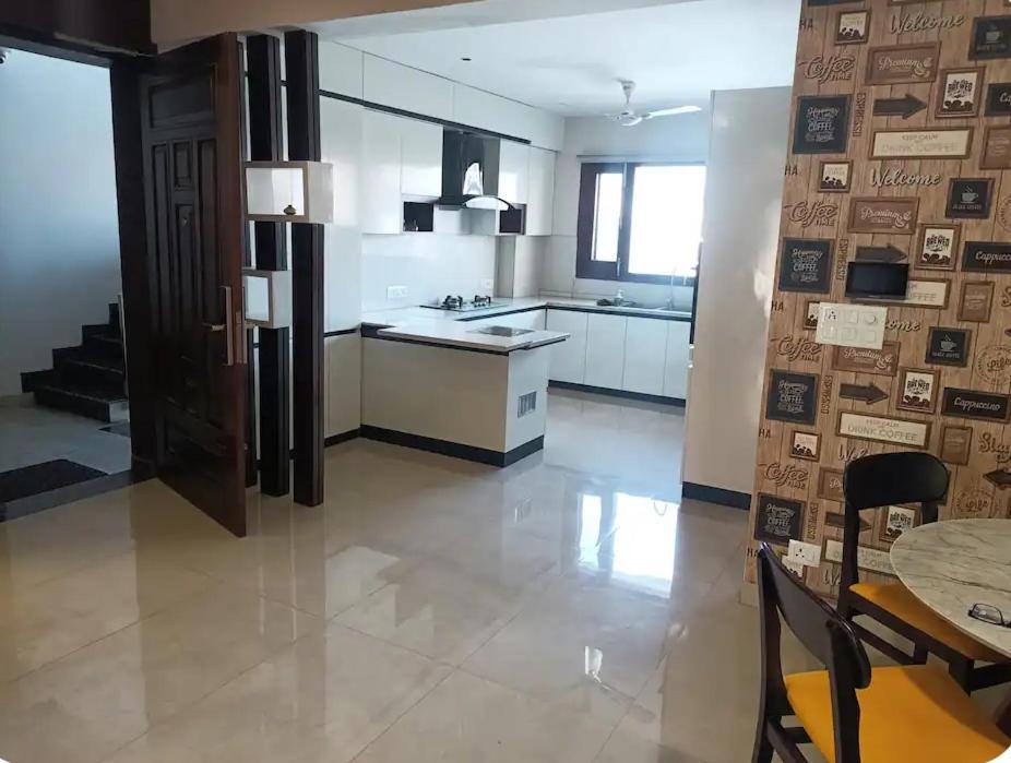 פנצ'קולה Homistay 1 Bhk חדר תמונה